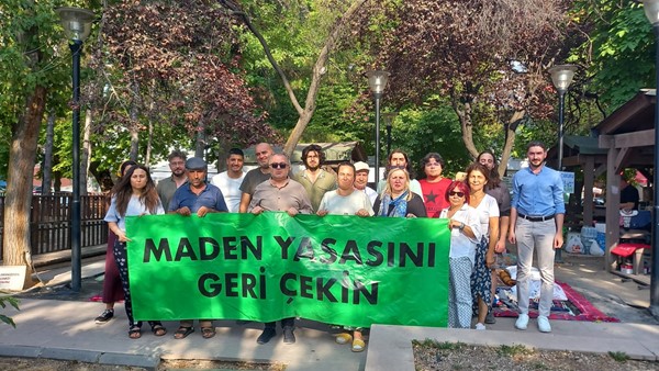 Öztosun'dan Maden yasasına karşı eylem yapan İkizkoy muhtarı Nejla Işık ve köylülere dayanışma ve destek ziyareti.